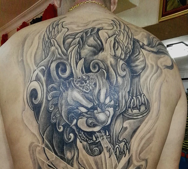 男士后背前卫小貔貅cq9电子女制图案