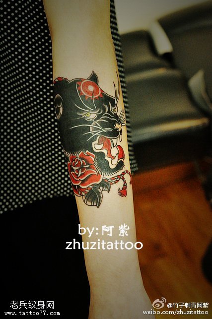 胳膊黑色发亮豹子cq9电子制图案