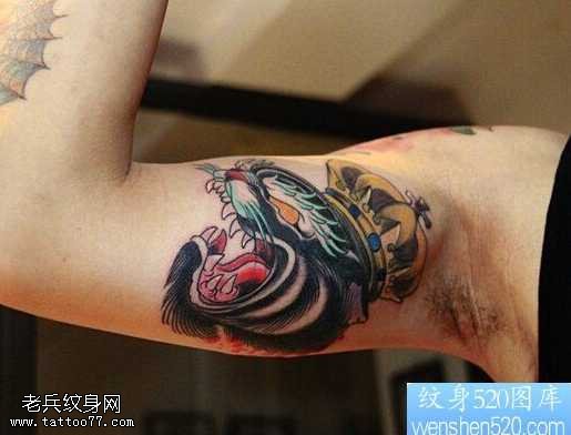 胳膊皇冠黑豹头cq9电子制图案
