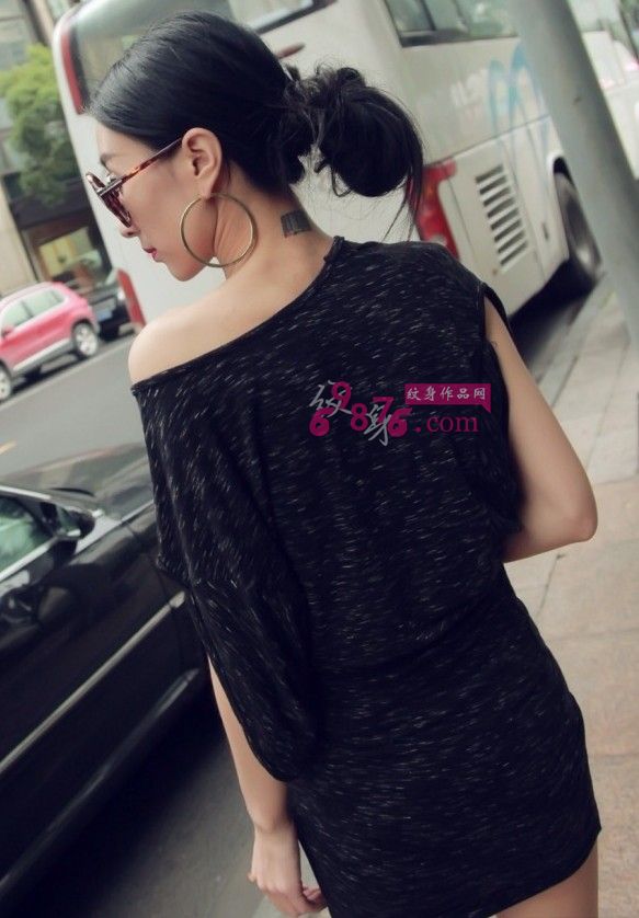 时尚辣妹后颈条形码cq9电子制图片