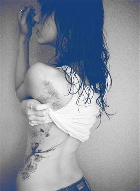 婀挪女生腰部花朵cq9电子制图案