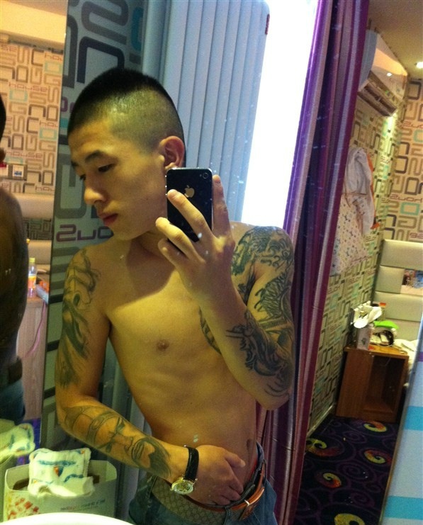 90后小男生的过肩邪龙cq9电子制图片