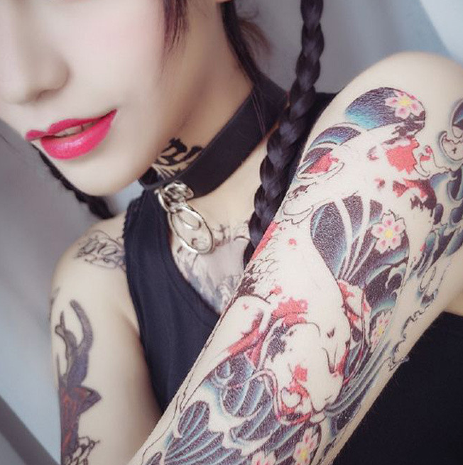 女生精致小cq9电子制图案 花臂cq9电子素材女