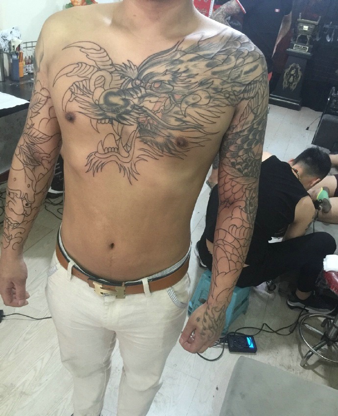 正在进行中的过肩邪龙cq9电子刺青