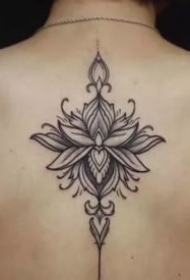 女生后背脊椎处超唯美的莲花梵花cq9电子制图
