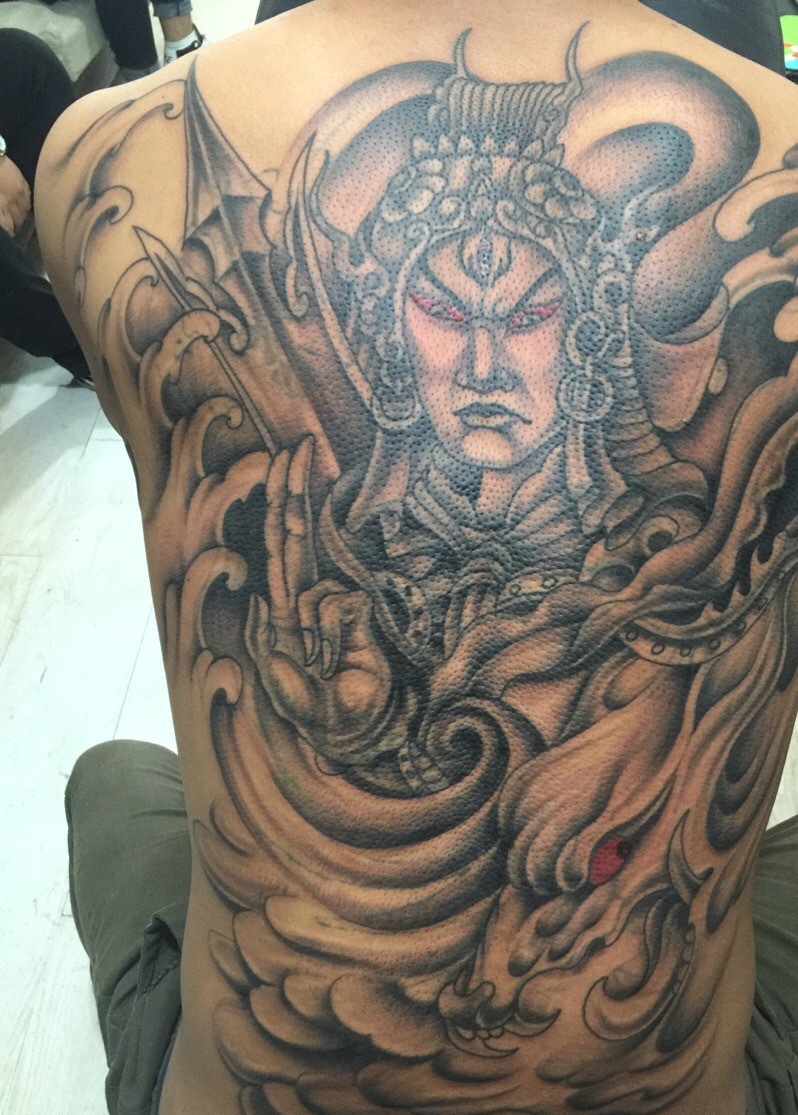 满背老前卫精彩的二郎神cq9电子制图案