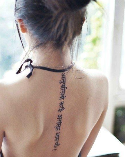 前卫权威的女生后背脊椎藏文cq9电子制图案