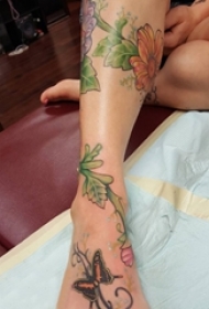 女生手臂上彩绘水彩素描文艺藤蔓cq9电子制图片