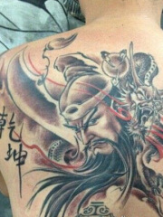 男士背部个性的关公和龙汉字cq9电子制图案